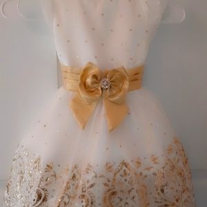 Rare edition gold glittery dress, with white mini coat size 4T/4
